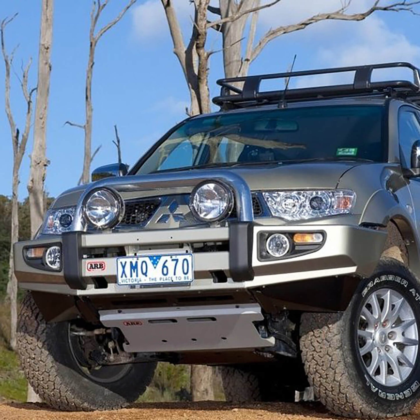 ARB Sahara Deluxe Bar, Optional Center Tube, Jacking Points, Buffers, Provision for Winch, Driving Lights, CB Antenna
