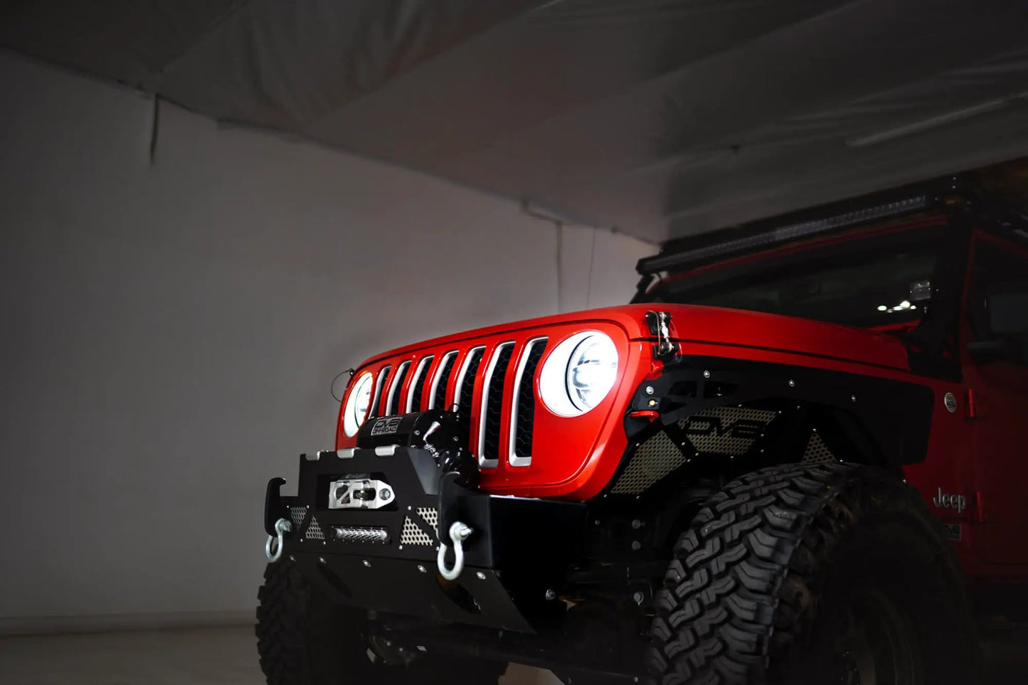 DV8 Offroad Set of three amber accent lights that install inside the front grill of the 20+ Jeep Gladiator JT. The mounting bracket is constructed from steel & powder coated & the LED lights allow your vehicle to be seen easier in low situations by DV8 Offroad