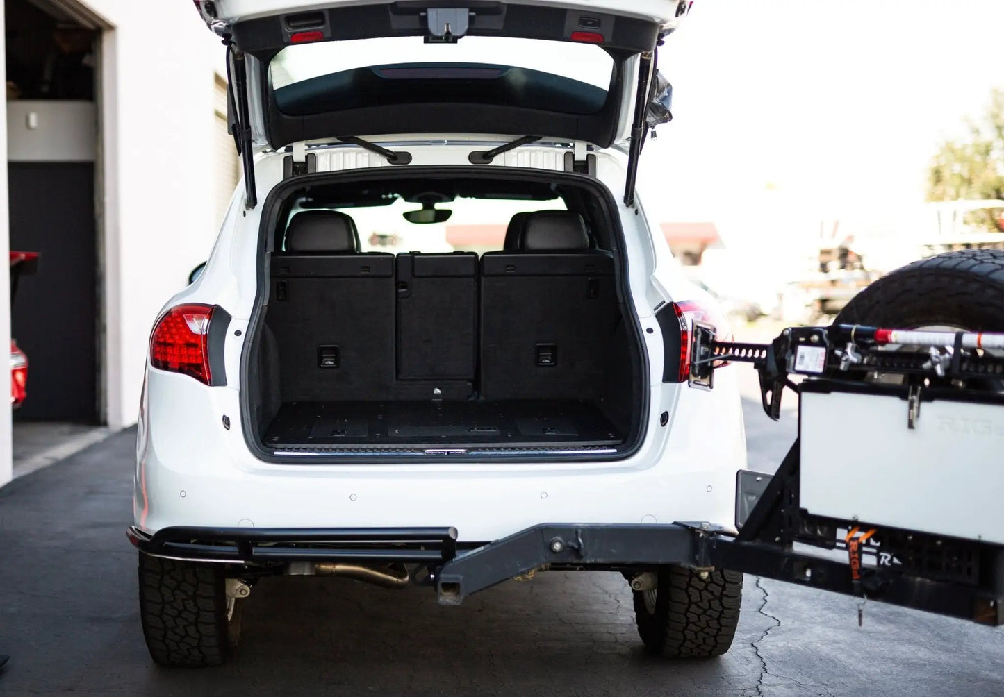 Volkswagen Touareg 2011-2017 2nd Gen. - Rear Plate System by Goose Gear