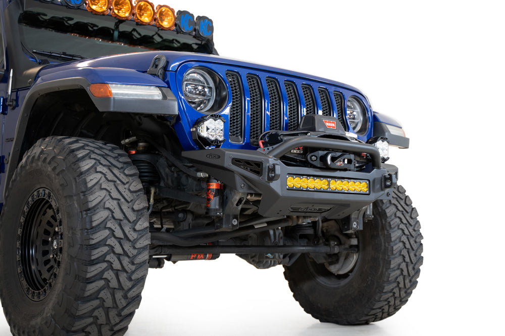 2018-2025 Jeep JL JLU JT Wrangler , Gladiator Rock Fight Paragolpes delantero Addictive Desert Designs Soporte de matrícula