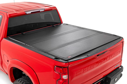Cubierta Rígida Plegable de Tres Paneles | Caja de 5'10" | Chevy/GMC Sierra 1500 (19-26)/Silverado 1500 (19-26)