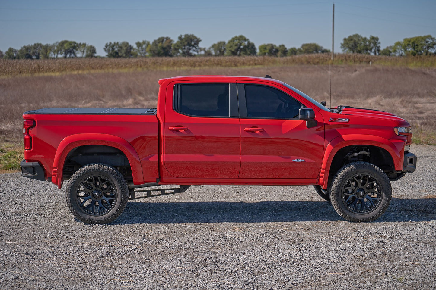 Cubierta Rígida Plegable de Tres Paneles | Caja de 5'10" | Chevy/GMC Sierra 1500 (19-26)/Silverado 1500 (19-26)
