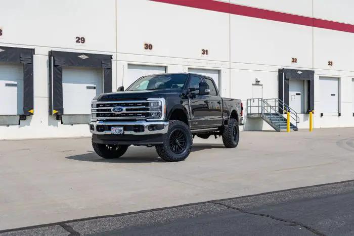 ReadyLift 4" COIL SPRING LIFT KIT WITH FALCON 2.1 SHOCKS AND RADIUS ARMS - 2023-2026 FORD SUPER DUTY F250/F-350 4WD by ReadyLift
