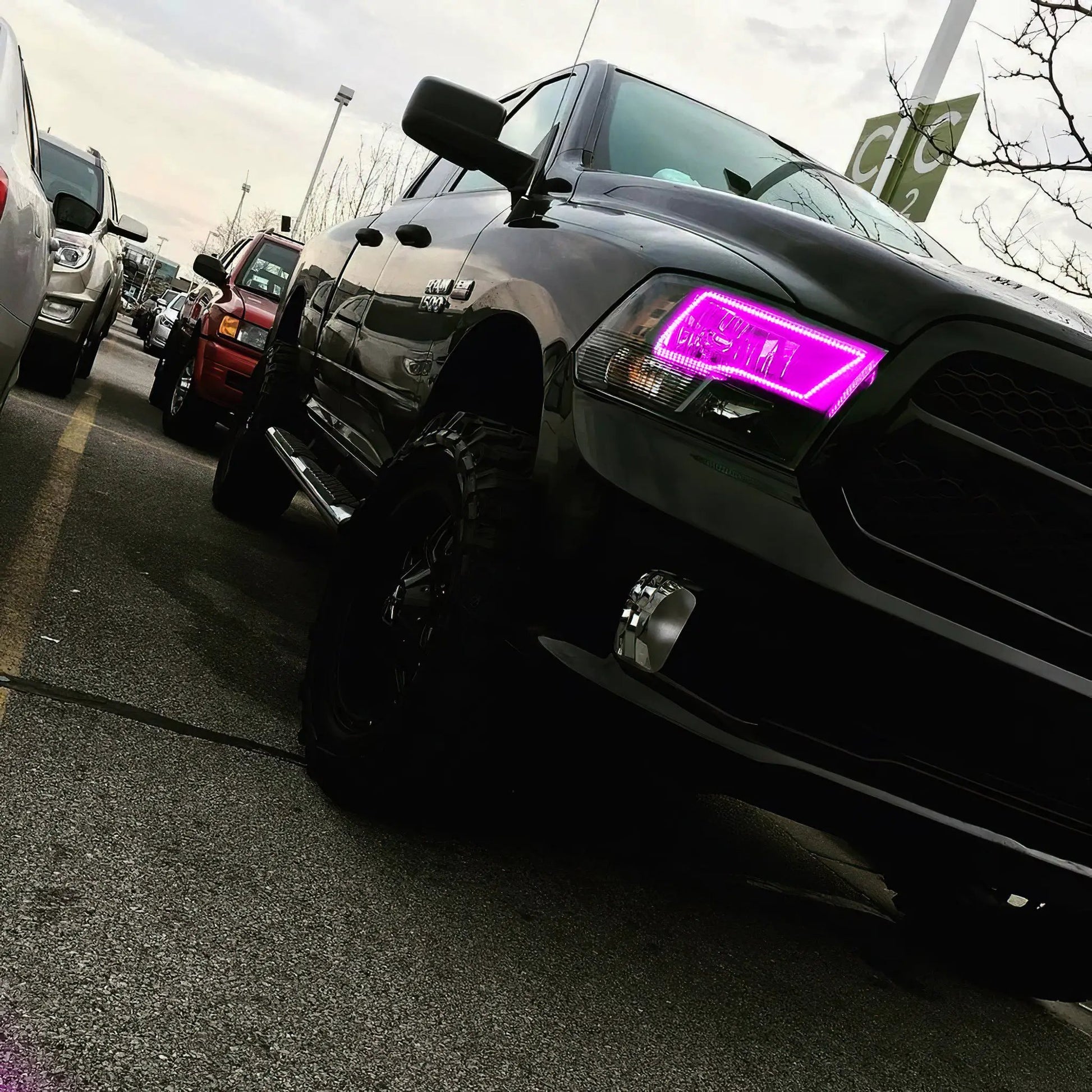 Oracle Lighting The kit does not include a ColorSHIFT(tm) controller. The halo kit uses an advanced LED chip which provides bright light output yet consumes less power. The kit mounts easily to your headlight housing with the provided 3M adhesive backing. by Oracle Lighting