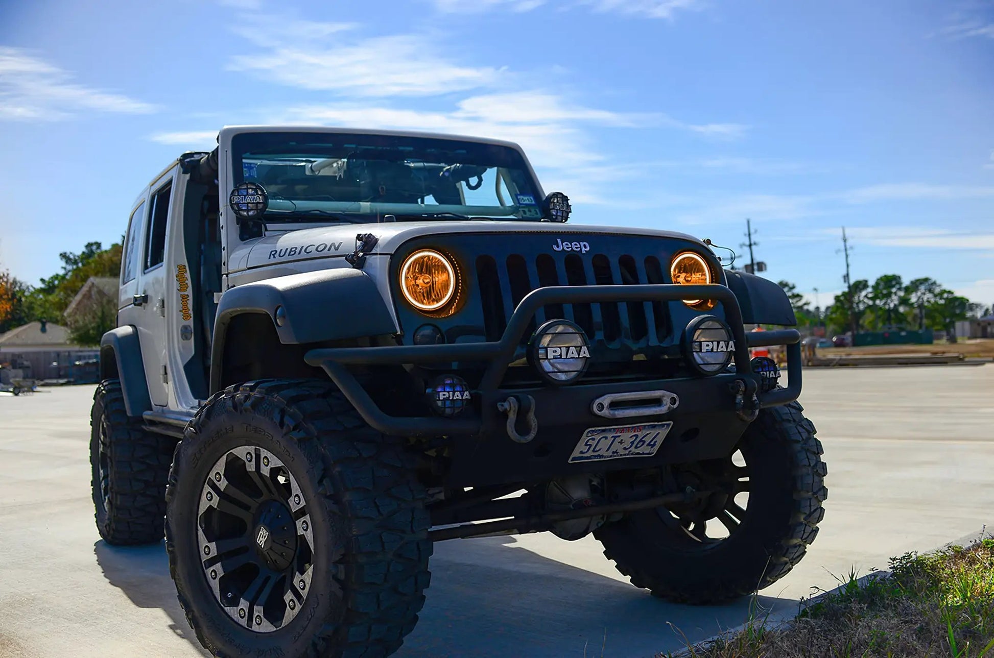 Oracle Lighting The halo kit uses an advanced LED chip which provides bright light output yet consumes less power. The kit mounts easily to your headlight housing with the provided 3M adhesive backing. by Oracle Lighting
