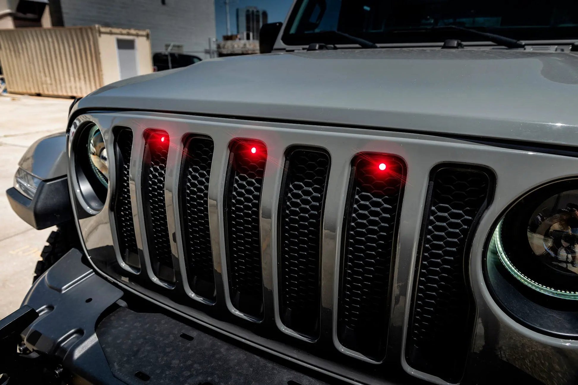 Oracle Lighting This kit can ne easily installed to your parking light, daytime running light, or aux switch. Only the amber and white LEDs can be used for On-Road use. by Oracle Lighting