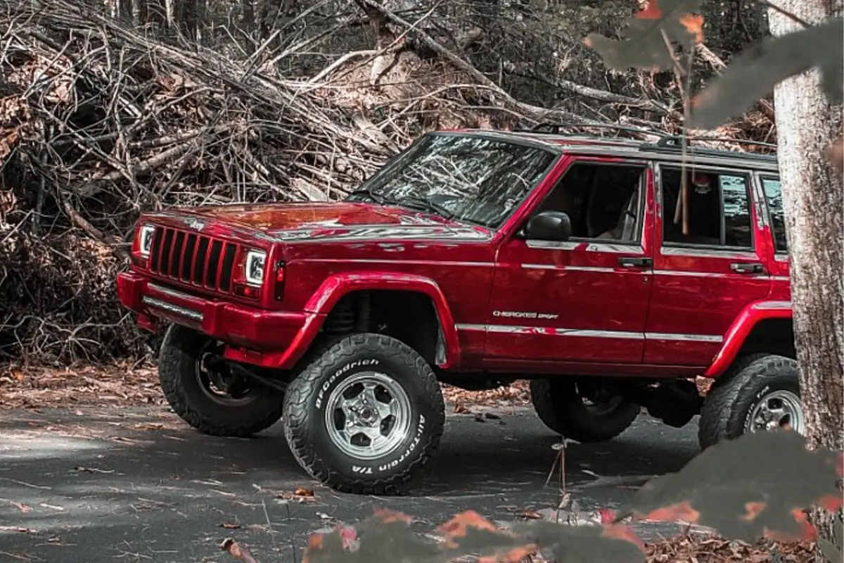 Rough Country 4.5 Inch Lift Kit | RR springs | Jeep Cherokee XJ 2WD/4WD (1984-2001) by Rough Country