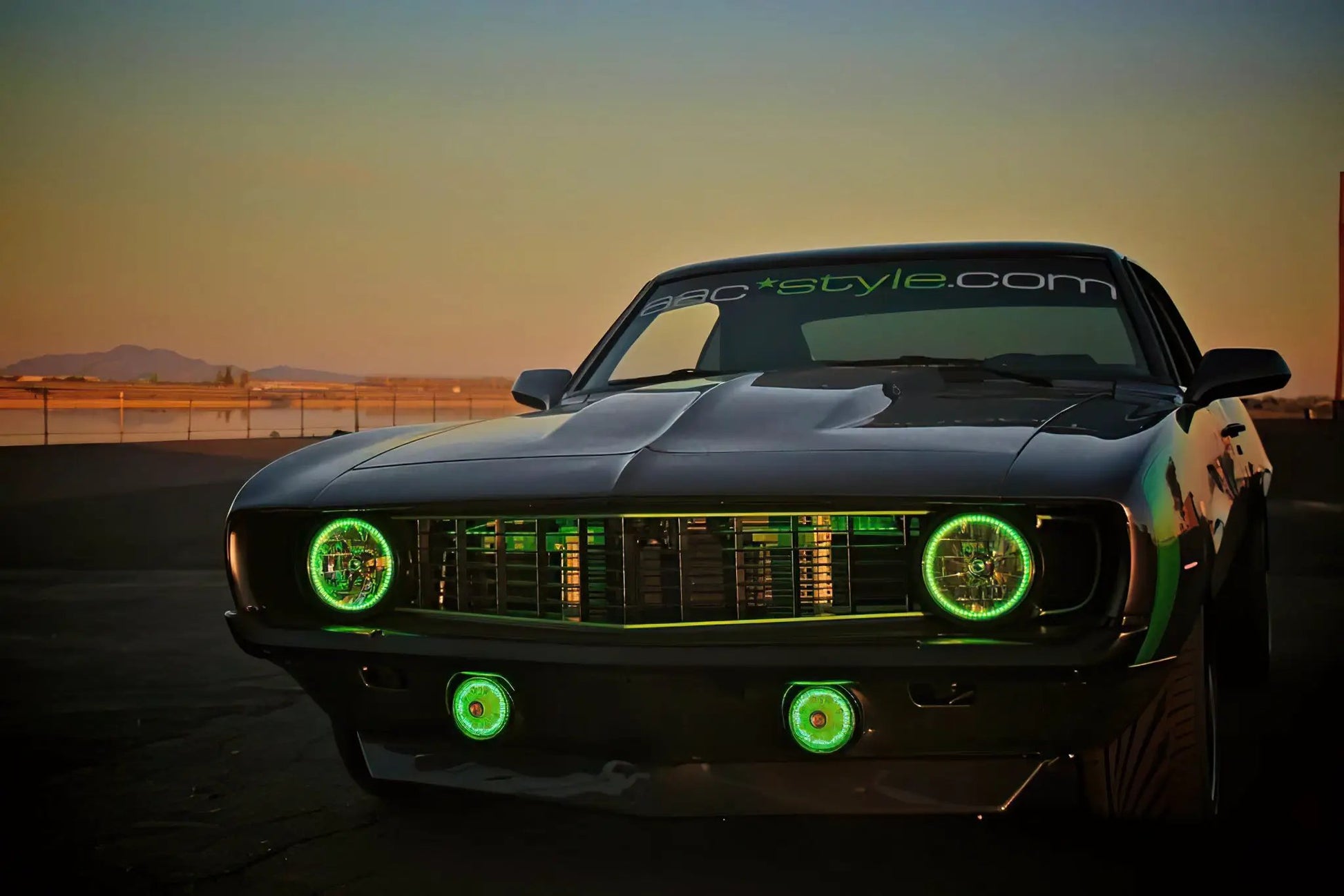 Oracle Lighting The ColorSHIFT(tm) option requires the use of a ColorSHIFT(tm) controller to properly operate, which is sold separately. This part replaces H6024/PAR56 Sealed Beam Headlight. by Oracle Lighting