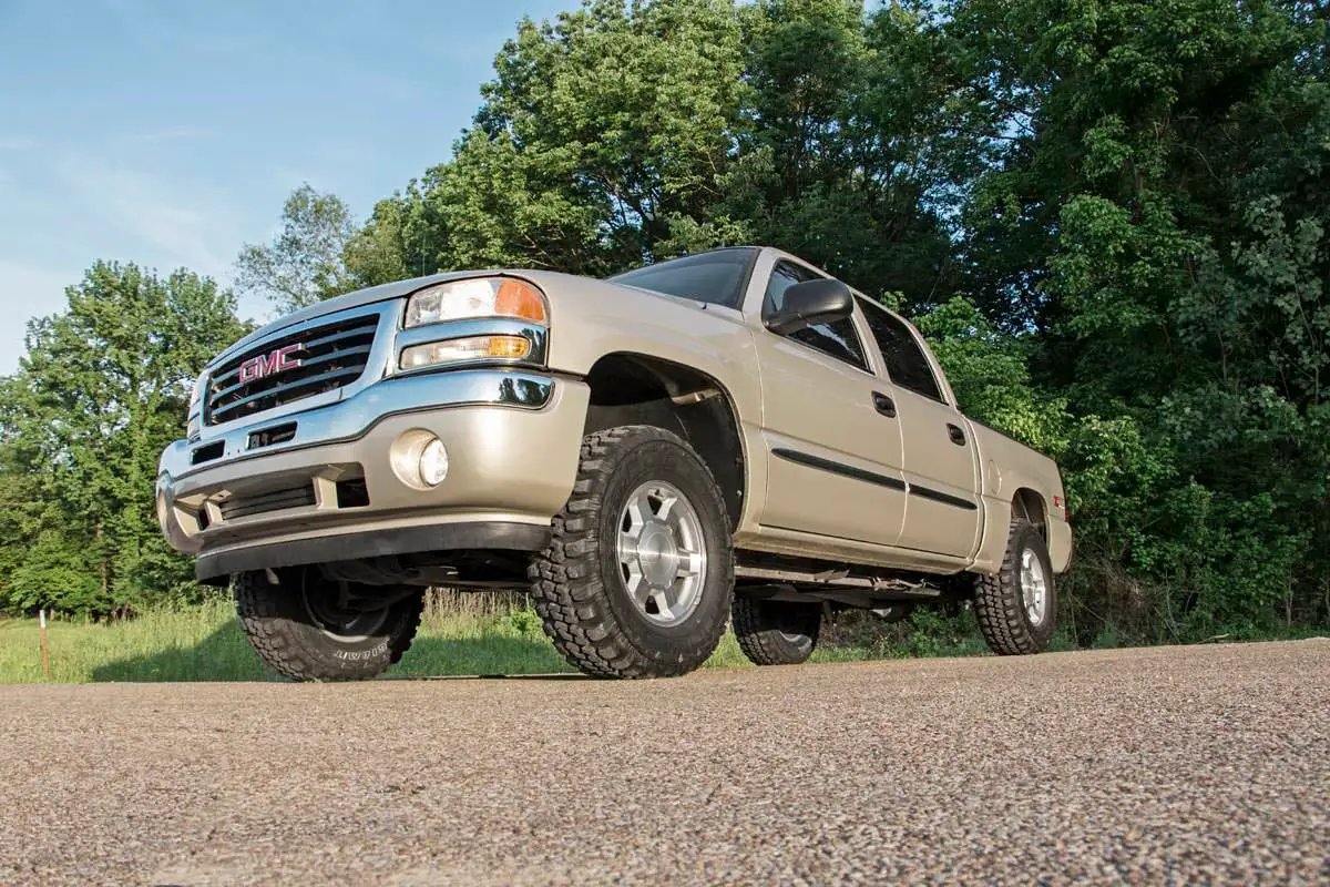 Rough Country 1.5-2 Inch Leveling Kit | Chevy/GMC Sierra 1500/Silverado 1500/Tahoe/Yukon (99-06 & Classic) by Rough Country