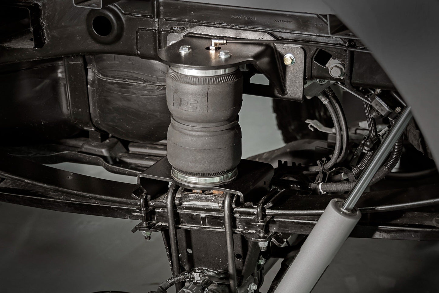 Kit de muelles neumáticos con compresor | Elevaciones de 0-6" | Ford F-150 4x4 (2015-2020)