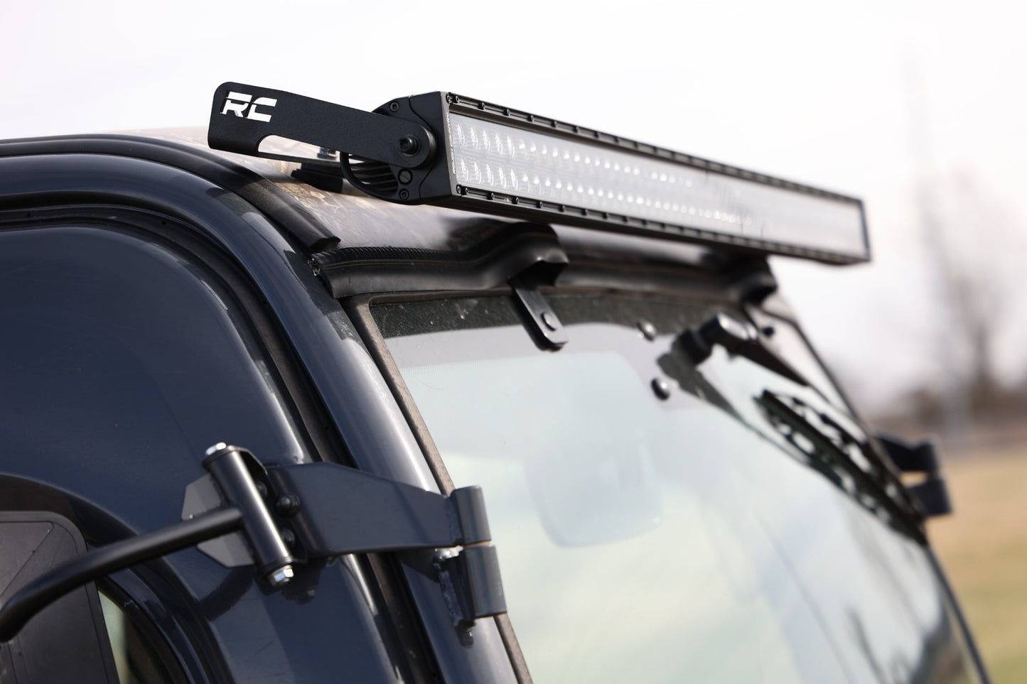 Kit de luces LED de una sola fila de 50" | Serie Negra | Orientación frontal | Kubota RTV-X900/RTV-X1100