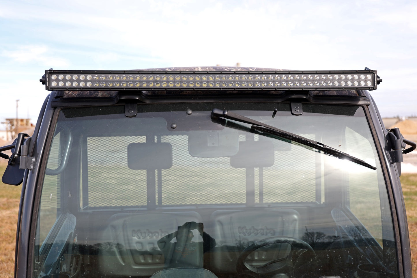 Kit de luces LED de una sola fila de 50" | Serie Negra | Orientación frontal | Kubota RTV-X900/RTV-X1100