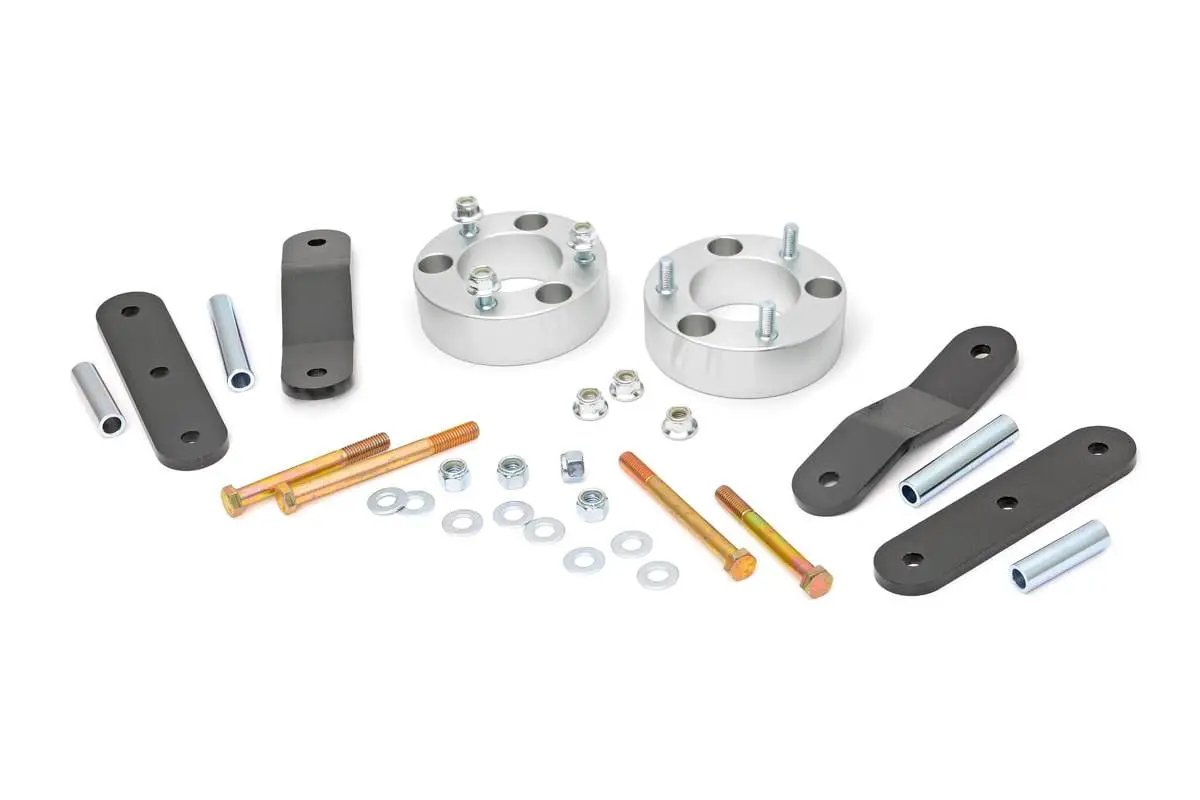 Rough Country 2.5 Inch Lift Kit | Nissan Frontier (05-26)/Xterra (05-15) 2WD/4WD by Rough Country