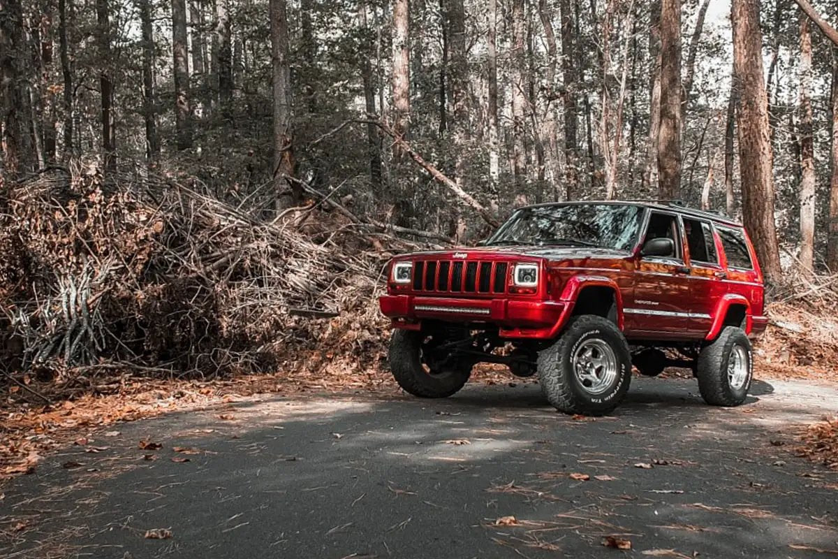 Rough Country 4.5 Inch Lift Kit | RR springs | Jeep Cherokee XJ 2WD/4WD (1984-2001) by Rough Country