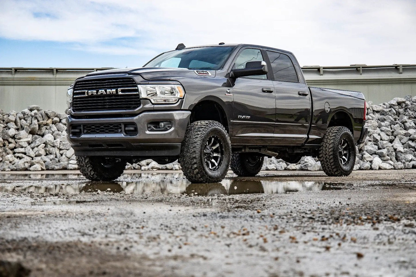 Rough Country 2.5 Inch Leveling Kit | Ram 2500 (14-26)/3500 (13-26) 4WD by Rough Country