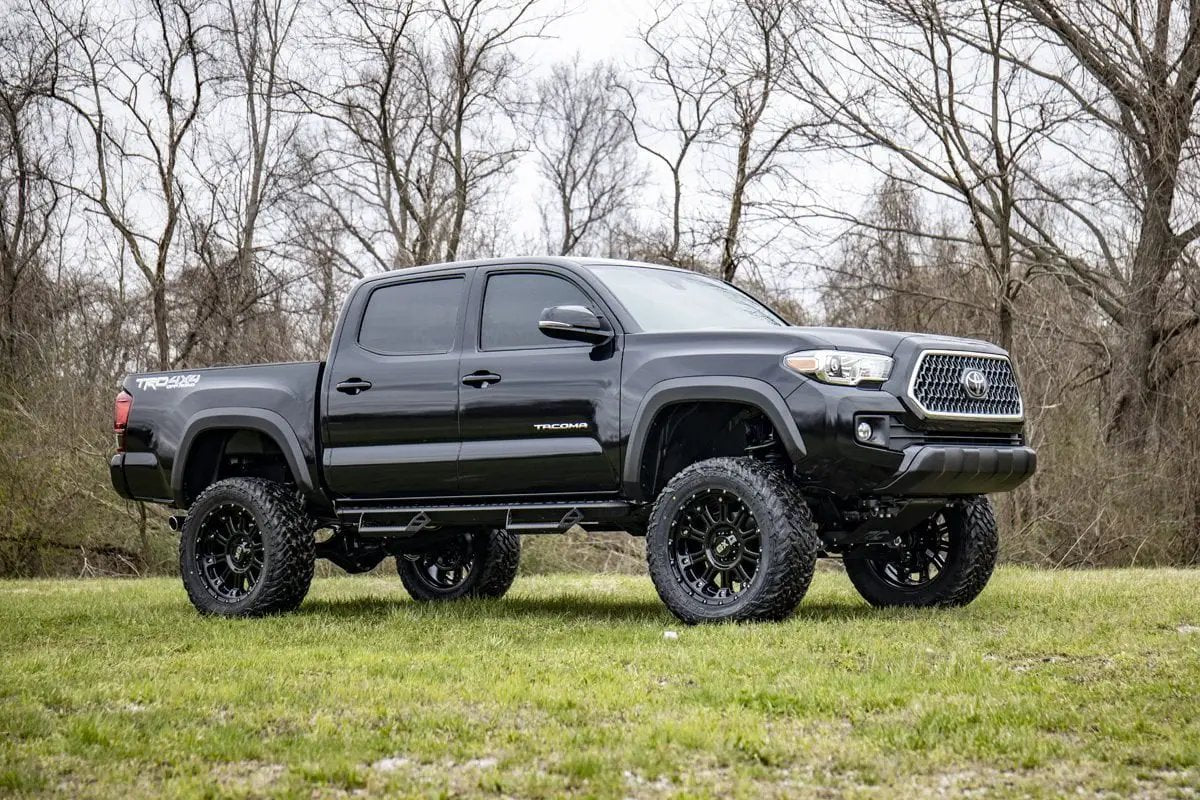 Rough Country 6 Inch Lift Kit | Toyota Tacoma 2WD/4WD (2016-2023) by Rough Country