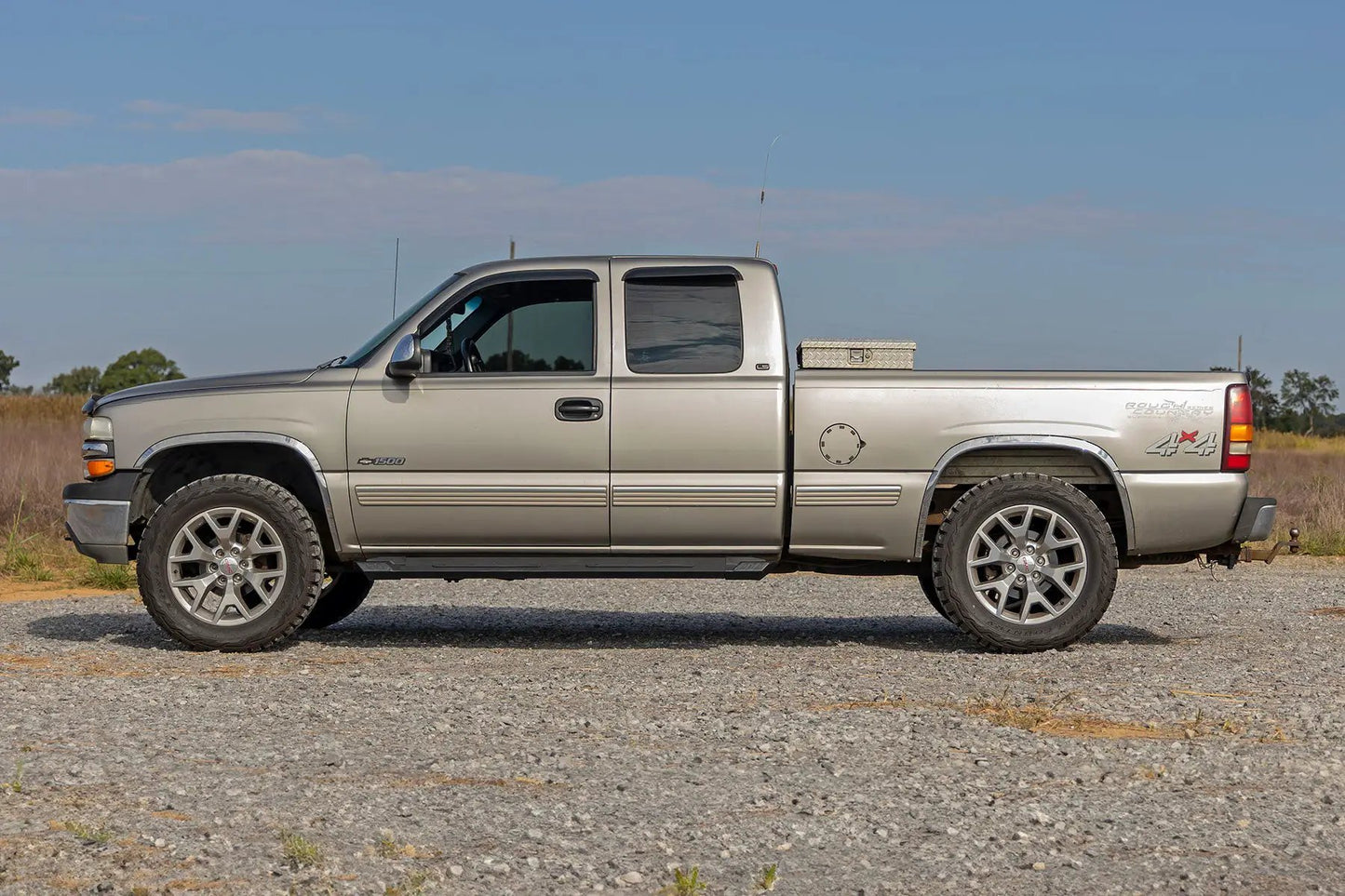 Rough Country HD2 Aluminum Running Boards | Ext Cab | Chevy/GMC 1500/2500HD (99-06 & Classic) by Rough Country