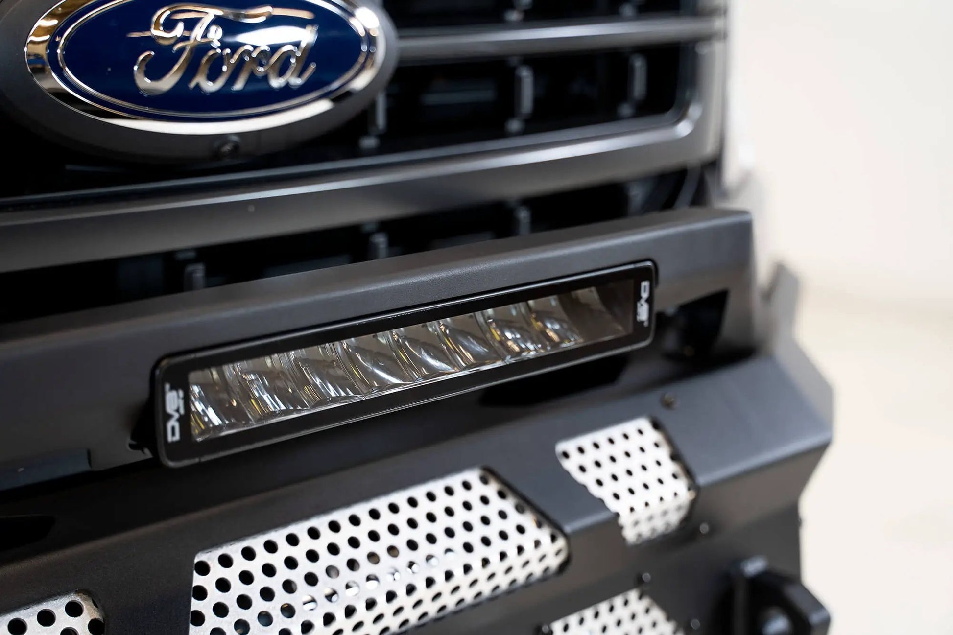 DV8 Offroad The BE13EW45W is a 13in. light bar from the Elite Series lights. Offering a combo light pattern of flood & spot, the 13in. light bar offers a 3,800 lumen output, a bezel-less IP-68 lens, indirect reflectors, small heat fins & side mounts. by DV8 Offroad