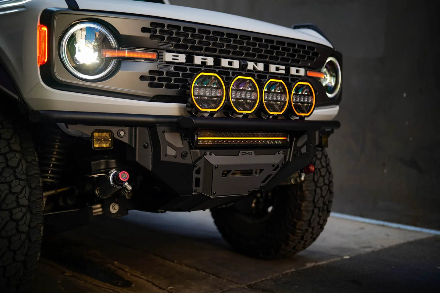 DV8 Offroad 20-Inch Halo Elite Dual Row Light Bar w/ Accent Light by DV8 Offroad