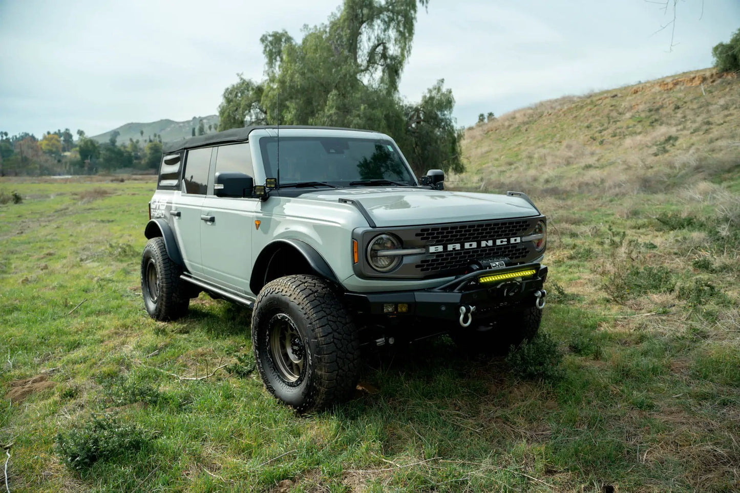 DV8 Offroad 20-Inch Elite Series Amber LED Light Bar Single Row by DV8 Offroad