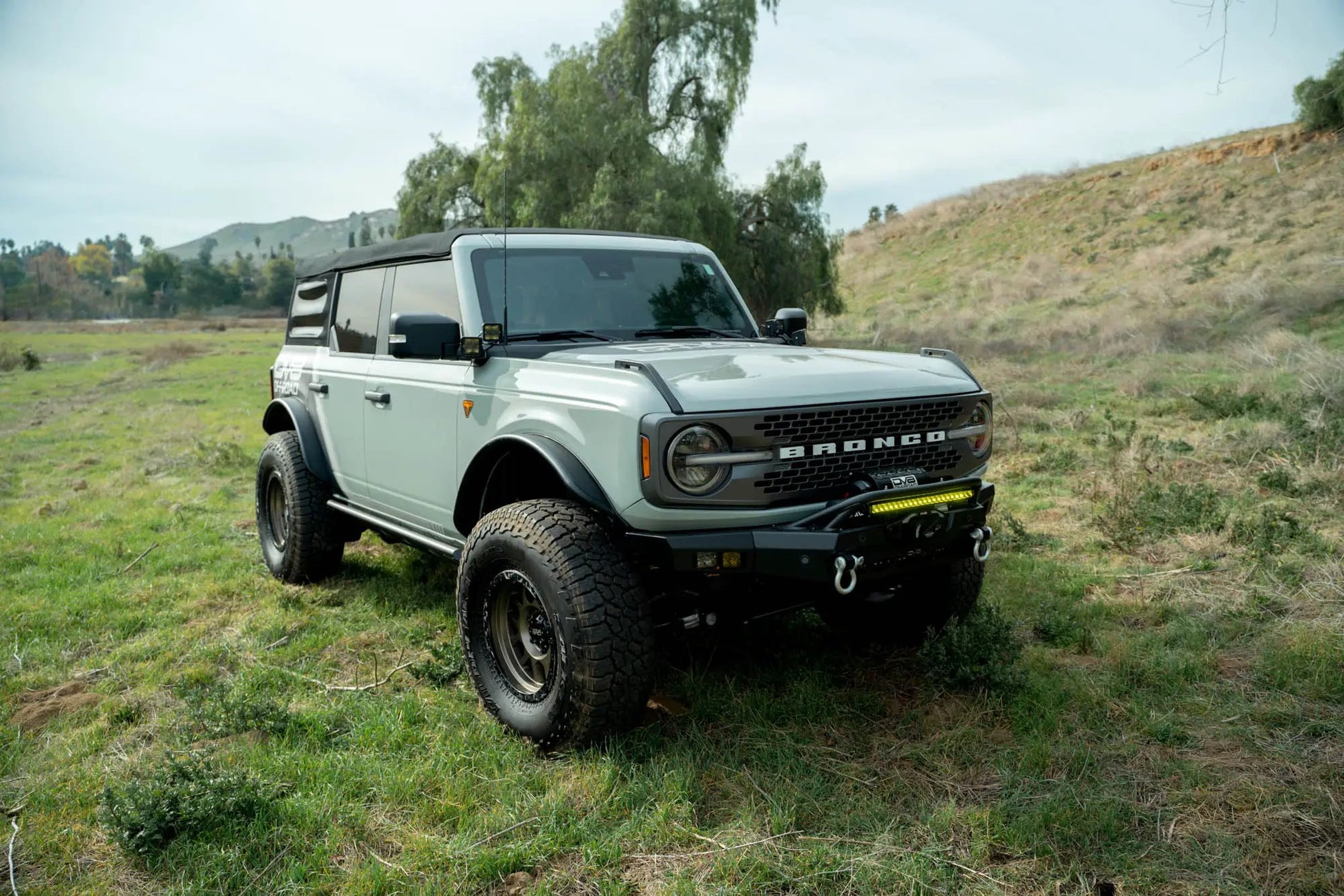 DV8 Offroad 20-Inch Elite Series Amber LED Light Bar Single Row by DV8 Offroad
