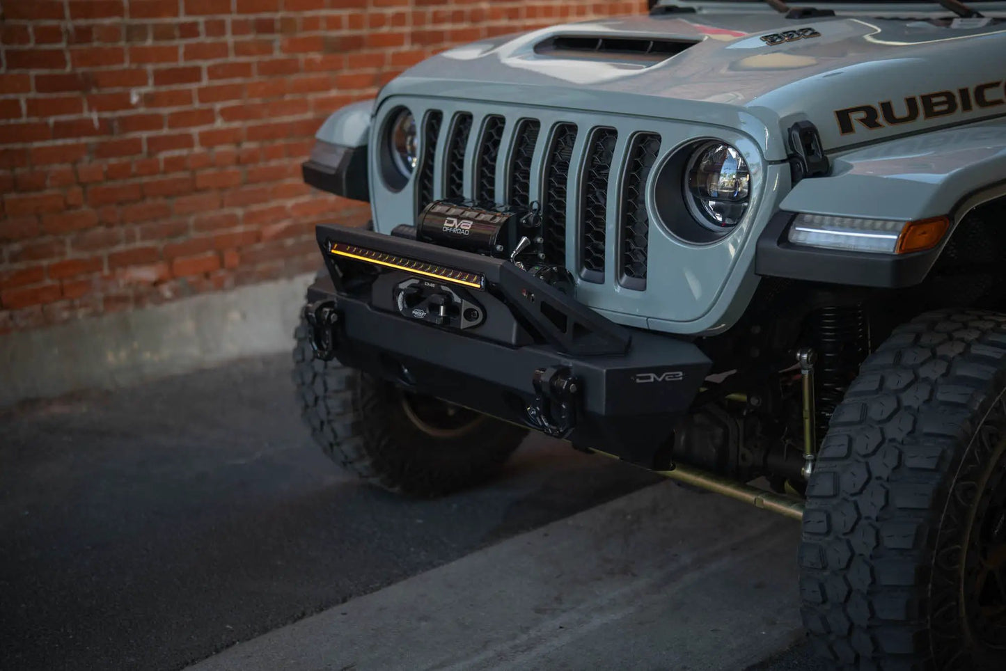 DV8 Offroad 20-Inch Halo Elite Single Row Light Bar with Accent Light by DV8 Offroad