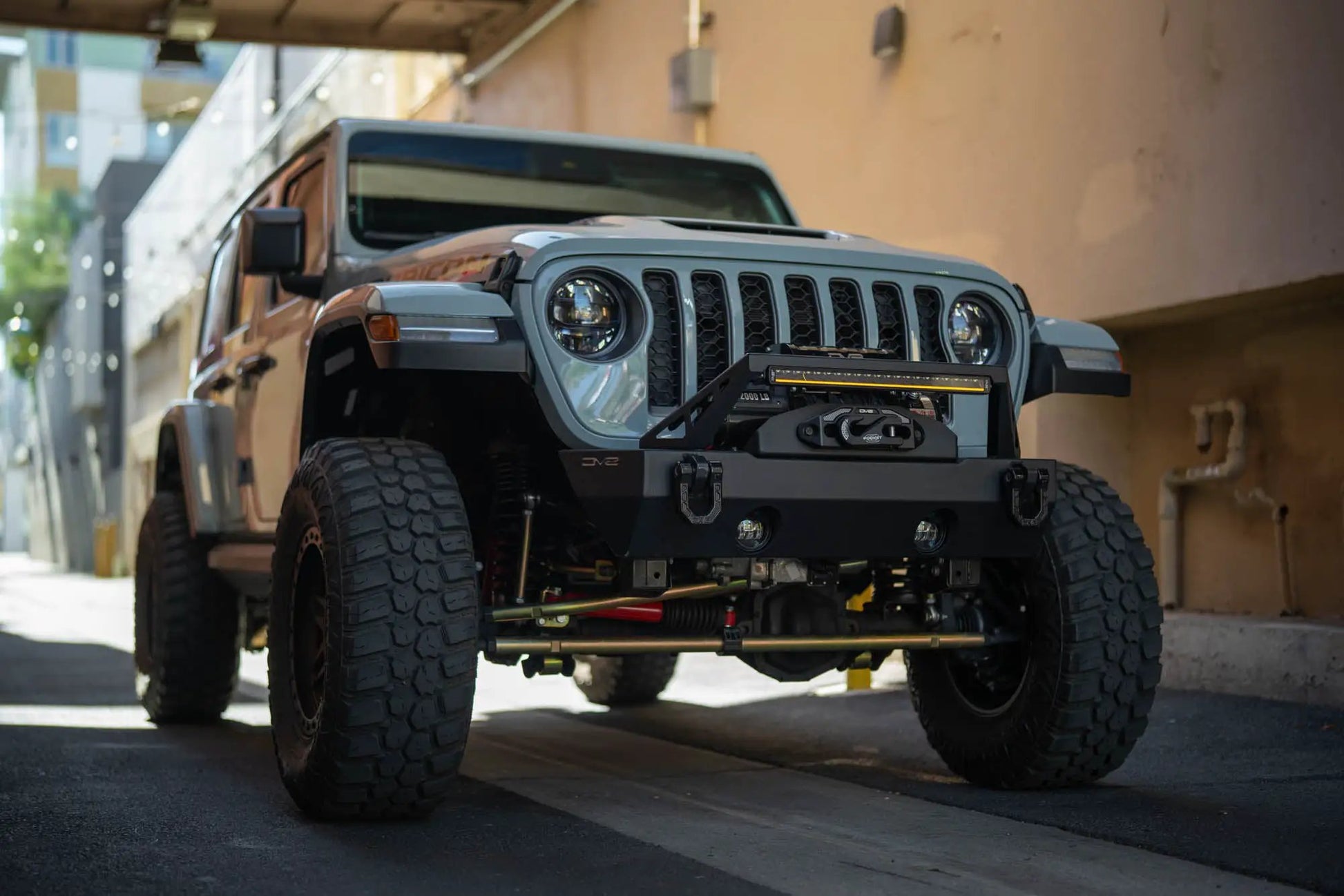 DV8 Offroad 20-Inch Halo Elite Single Row Light Bar with Accent Light by DV8 Offroad