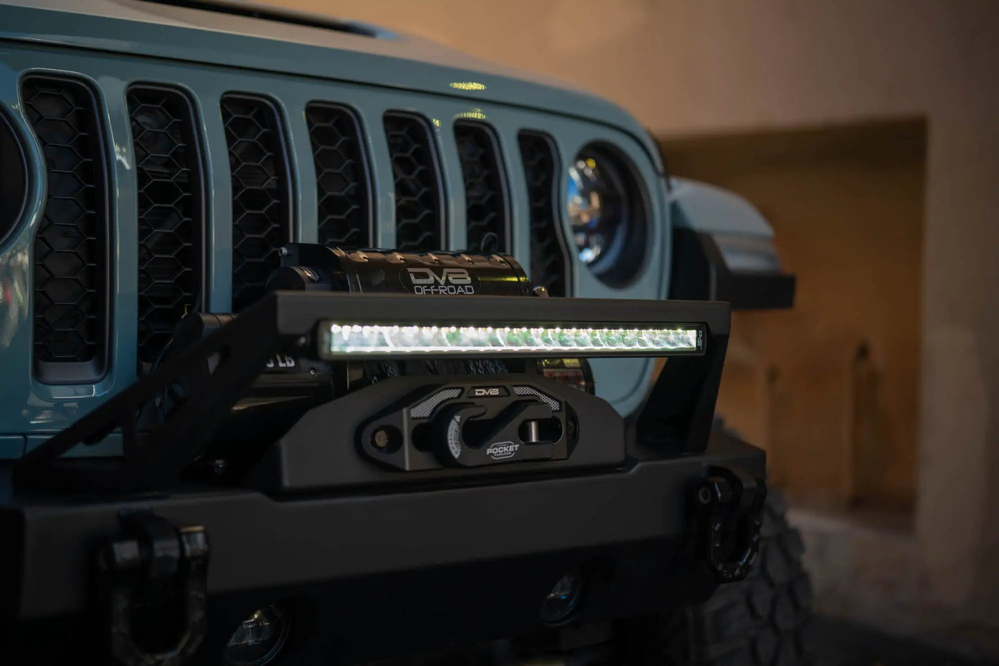 DV8 Offroad 20-Inch Halo Elite Single Row Light Bar with Accent Light by DV8 Offroad