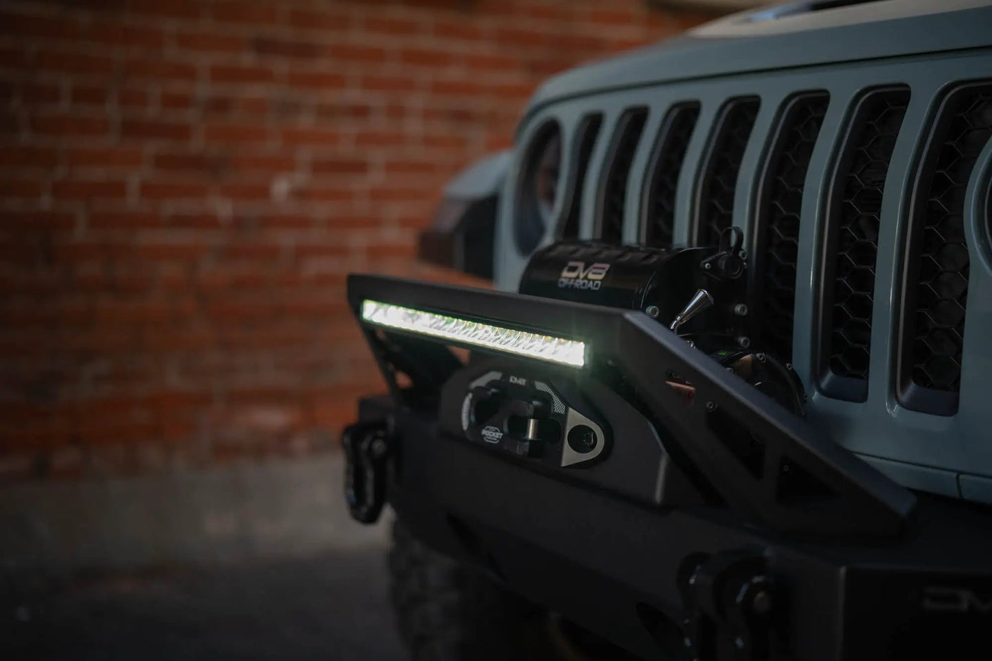 DV8 Offroad 20-Inch Halo Elite Single Row Light Bar with Accent Light by DV8 Offroad