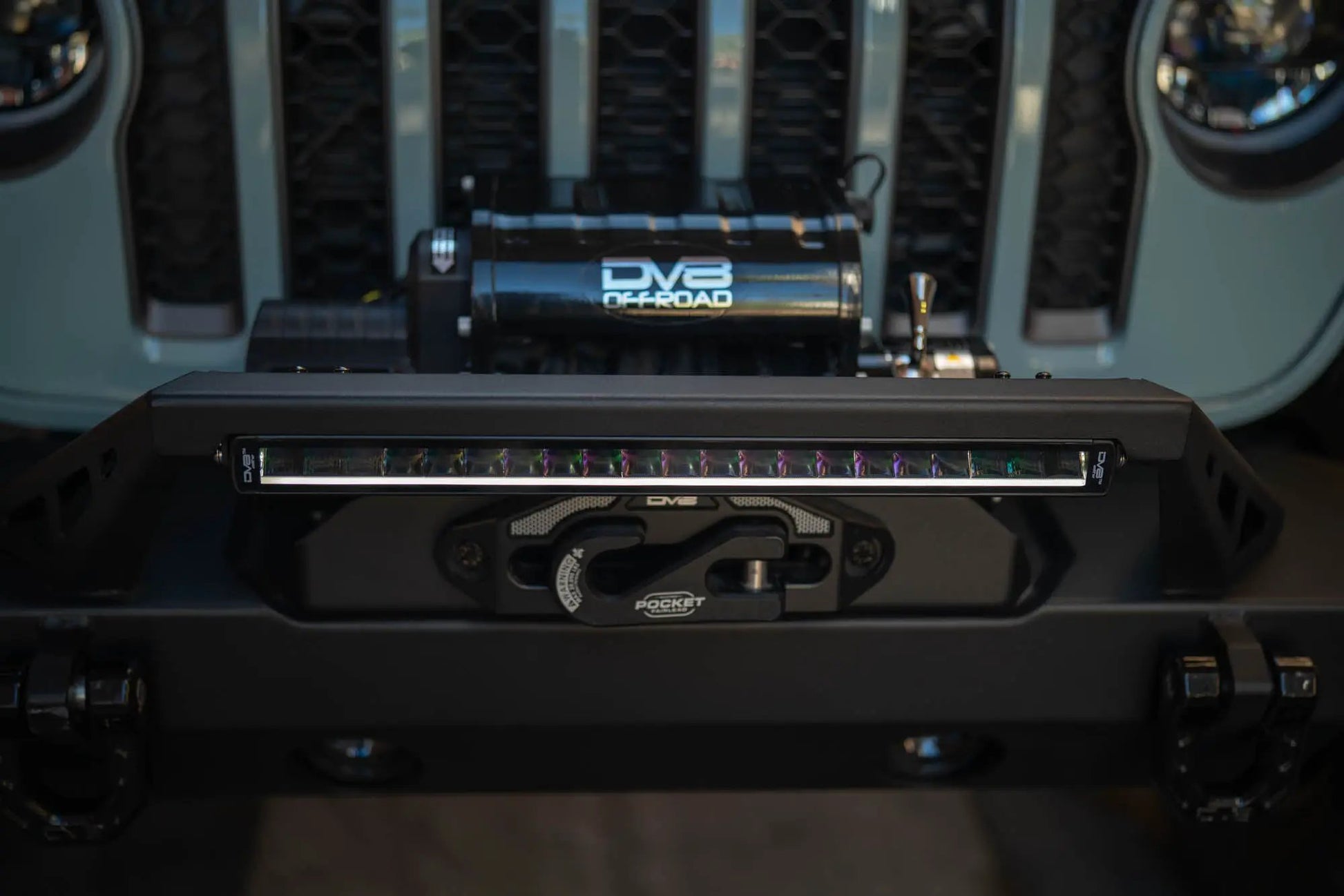 DV8 Offroad 20-Inch Halo Elite Single Row Light Bar with Accent Light by DV8 Offroad