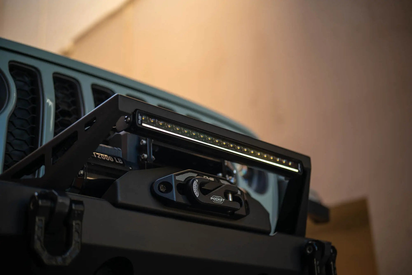 DV8 Offroad 20-Inch Halo Elite Single Row Light Bar with Accent Light by DV8 Offroad