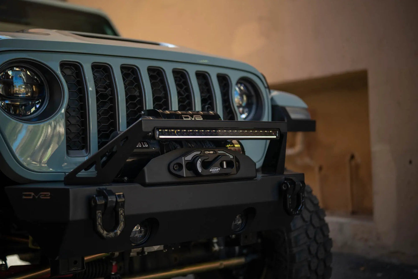DV8 Offroad 20-Inch Halo Elite Single Row Light Bar with Accent Light by DV8 Offroad