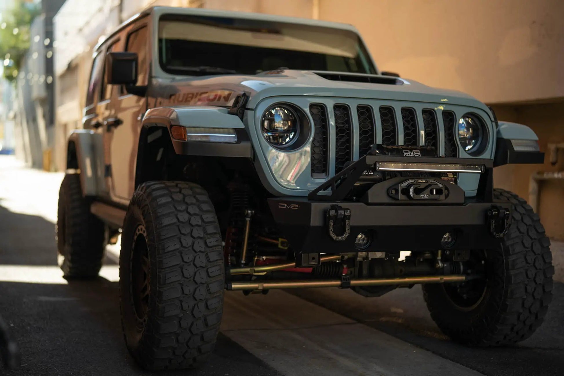 DV8 Offroad 20-Inch Halo Elite Single Row Light Bar with Accent Light by DV8 Offroad