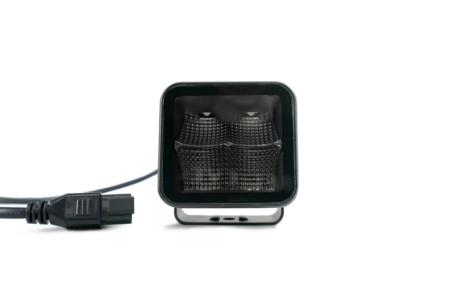 DV8 Offroad The BE3EW40W is a 3in. cube light from the Elite Series lights. Offering a flood beam pattern, the 3in. cube light offers a 4,800 lumen output, a bezel-less IP-68 lens, indirect reflectors, small heat fins & pedestal or side mount options by DV8 Offroad
