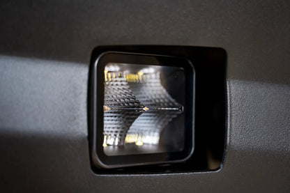 DV8 Offroad The BE3EW40W is a 3in. cube light from the Elite Series lights. Offering a flood beam pattern, the 3in. cube light offers a 4,800 lumen output, a bezel-less IP-68 lens, indirect reflectors, small heat fins & pedestal or side mount options by DV8 Offroad