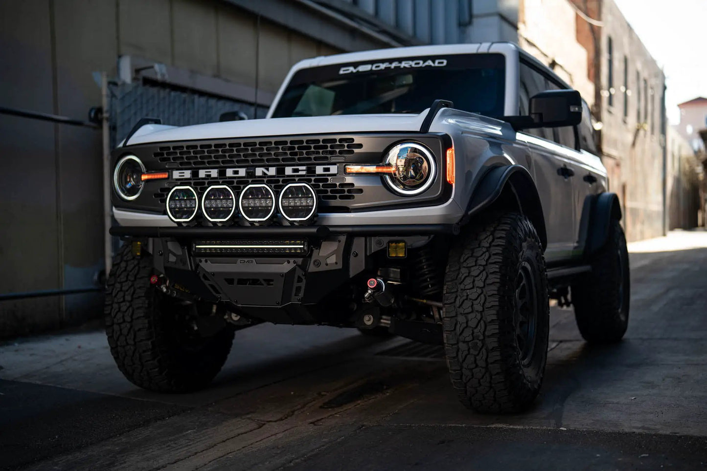 DV8 Offroad 7-Inch Halo Elite Round Light w/ Accent Halo by DV8 Offroad