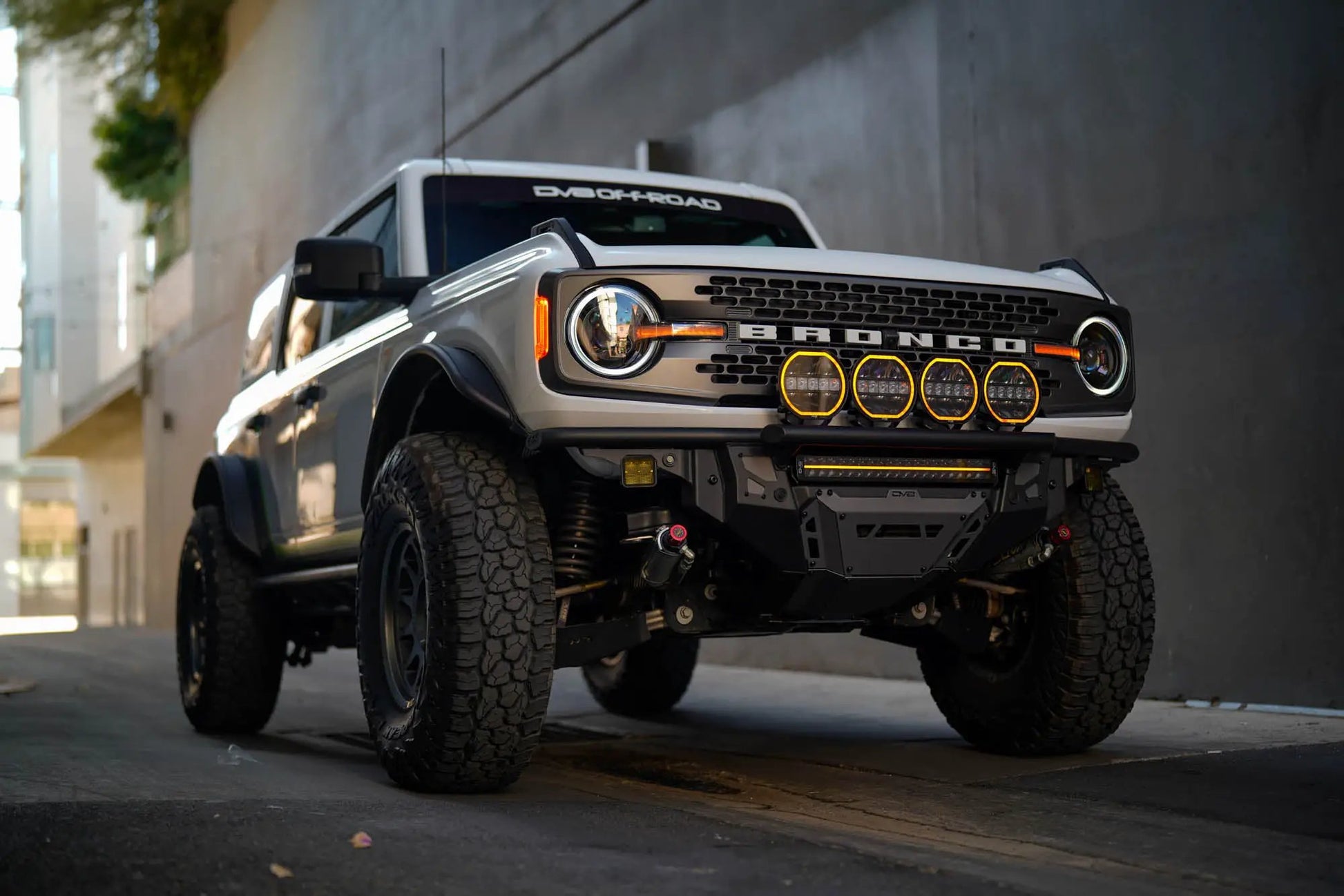 DV8 Offroad 20-Inch Halo Elite Dual Row Light Bar w/ Accent Light by DV8 Offroad