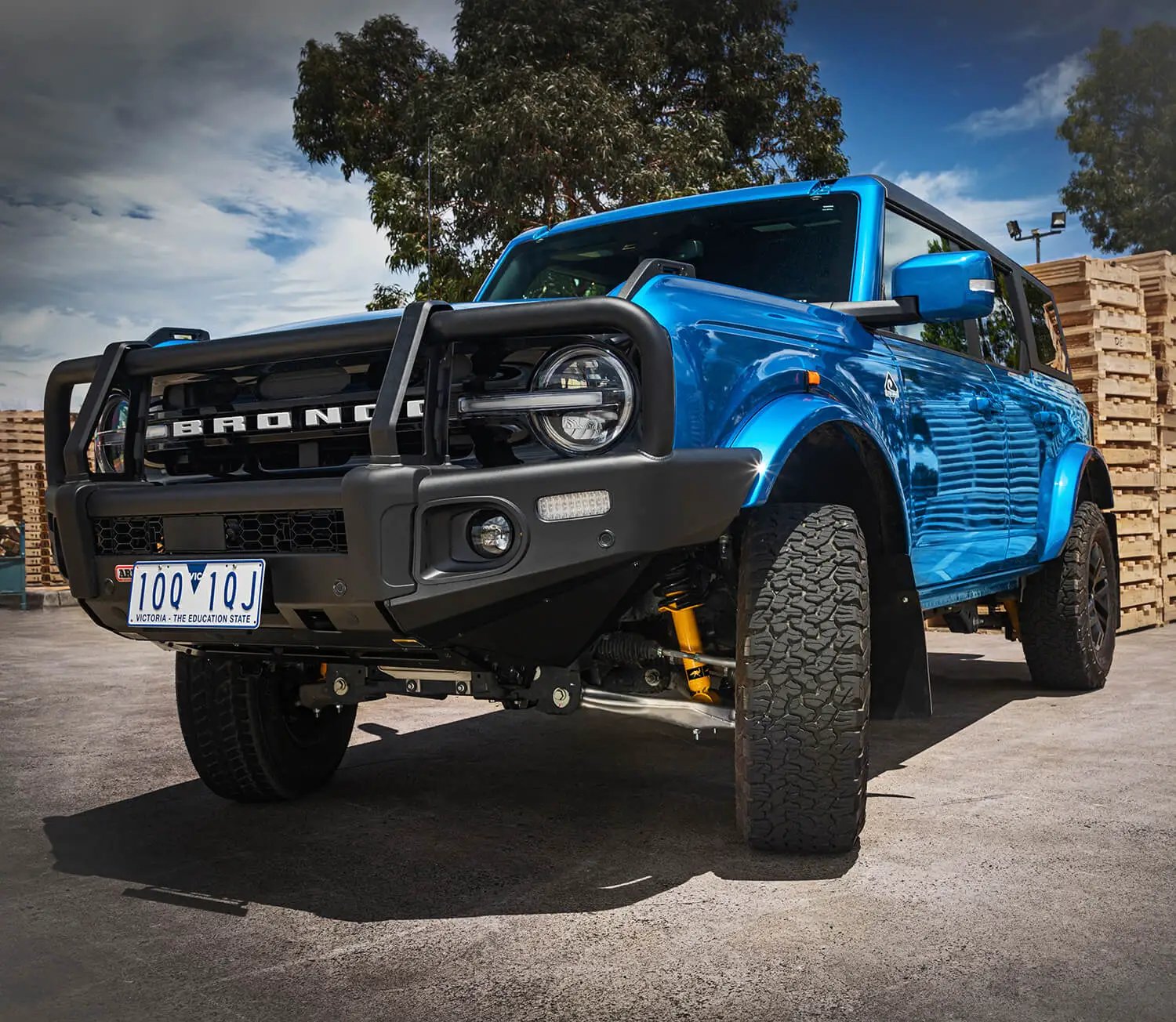 Old Man Emu Suspension Kit for LWB 4-Door Models with Medium Front/Medium Rear Loads, a Front Bumper or Winch, and up to 330 lbs Added Constant Rear Weight by Old Man Emu