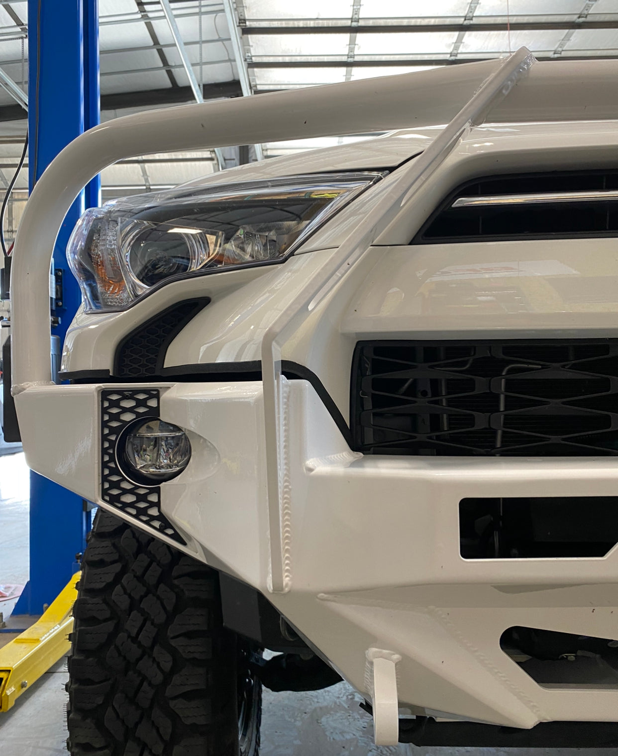 Передний бампер Toyota 4Runner Adventure Series — Алюминий | 2020-2024