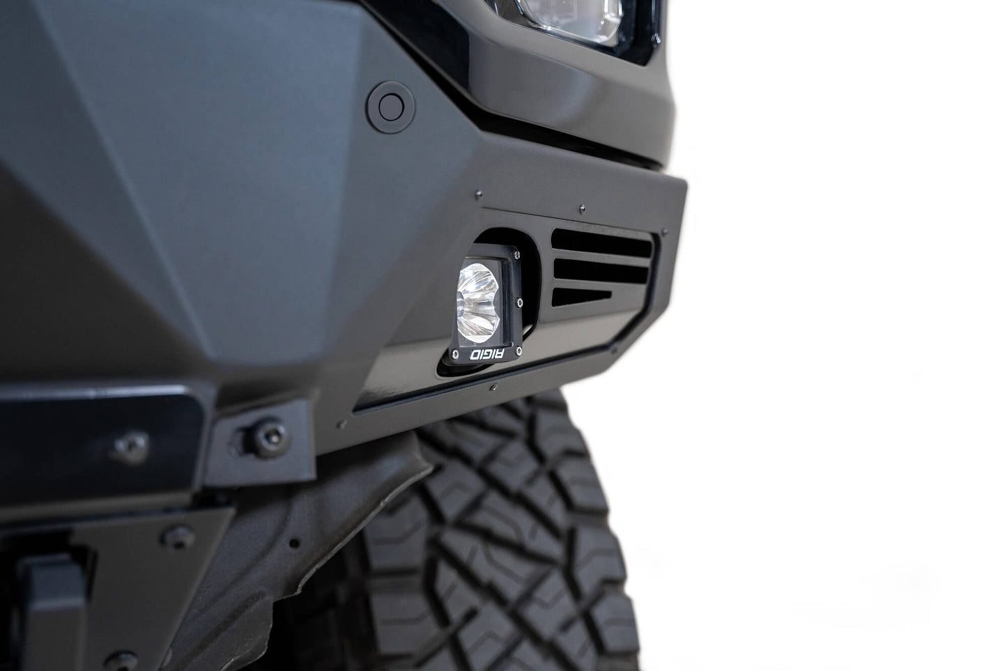 Parachoques delantero Bomber de Addictive Desert Designs para Chevrolet Silverado 2500/3500 2020-2023