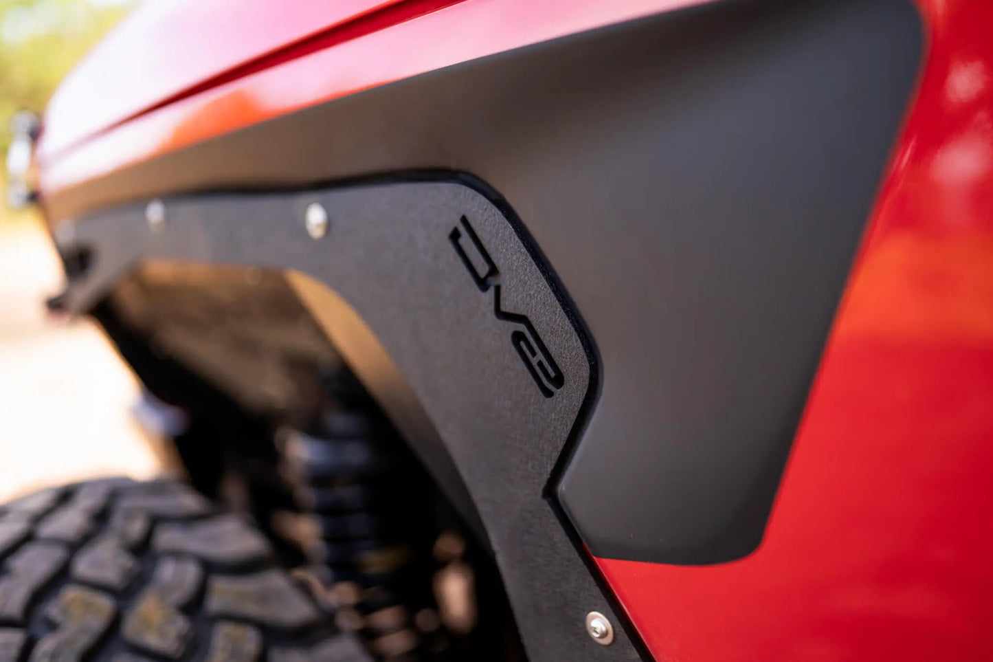 DV8 Offroad FDGL-03 is a 4pc fender deletion kit for the 20-22 Jeep Gladiator JT. Constructed from steel and protected with a multi stage powder coat the FDGL-03 offers maximum body clearance on the trail with no restriction to wheel travel by DV8 Offroad