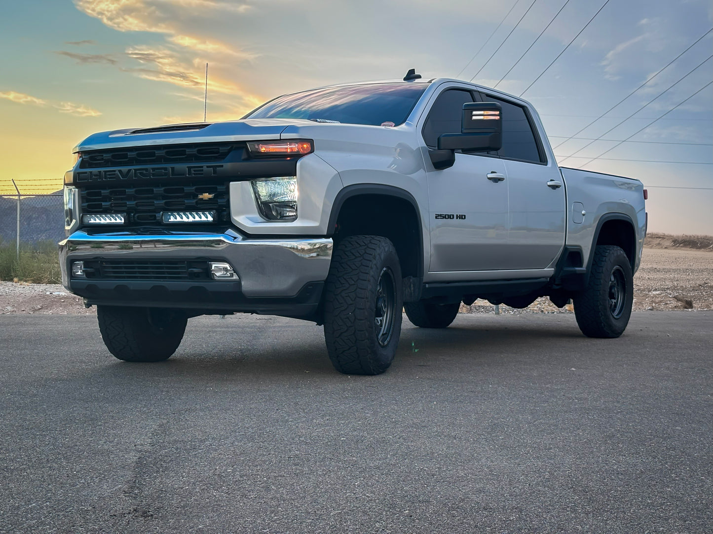 TRIPLE-R-LIGHTS Chevrolet Silverado 2500/3500 LT Grille Kit with LR-1000