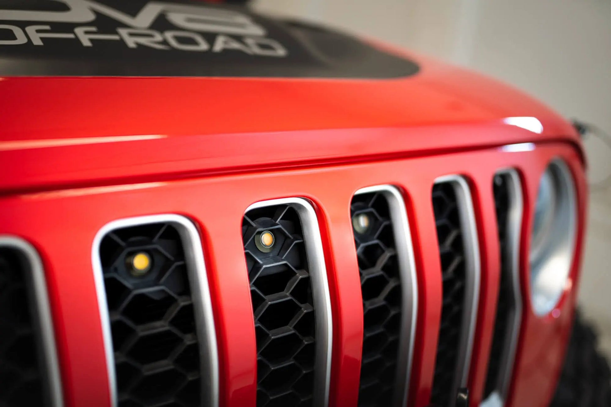 DV8 Offroad Set of three amber accent lights that install inside the front grill of the 20+ Jeep Gladiator JT. The mounting bracket is constructed from steel & powder coated & the LED lights allow your vehicle to be seen easier in low situations by DV8 Offroad