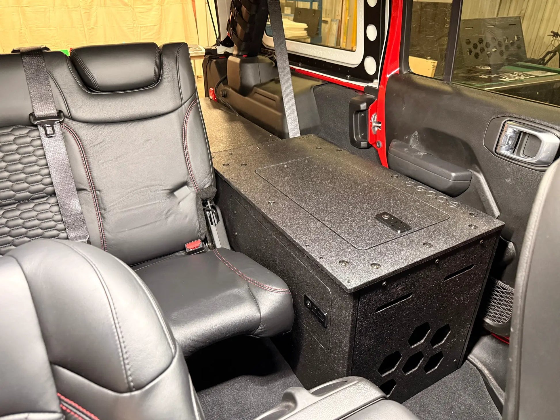 Jeep - Wrangler - 2024-Present - JLU - 4 Door - Explore Series - Seat Delete Plate System - Second Row - Module Based - 10" Module by Goose Gear