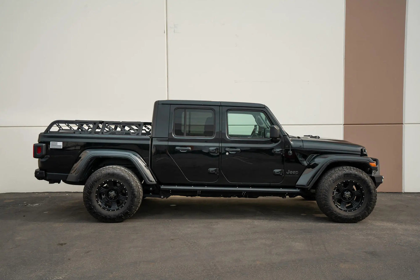 DV8 Offroad RRUN-01 is an adjustable bed mounted overland rack. The RRUN-01 is 8in. tall x 55in. wide and designed for both the Jeep Gladiator JT & Toyota Tacoma. Included are (2) Roto Pax mounts, (8) D-rings and a spot for a 6in. single row light bar
