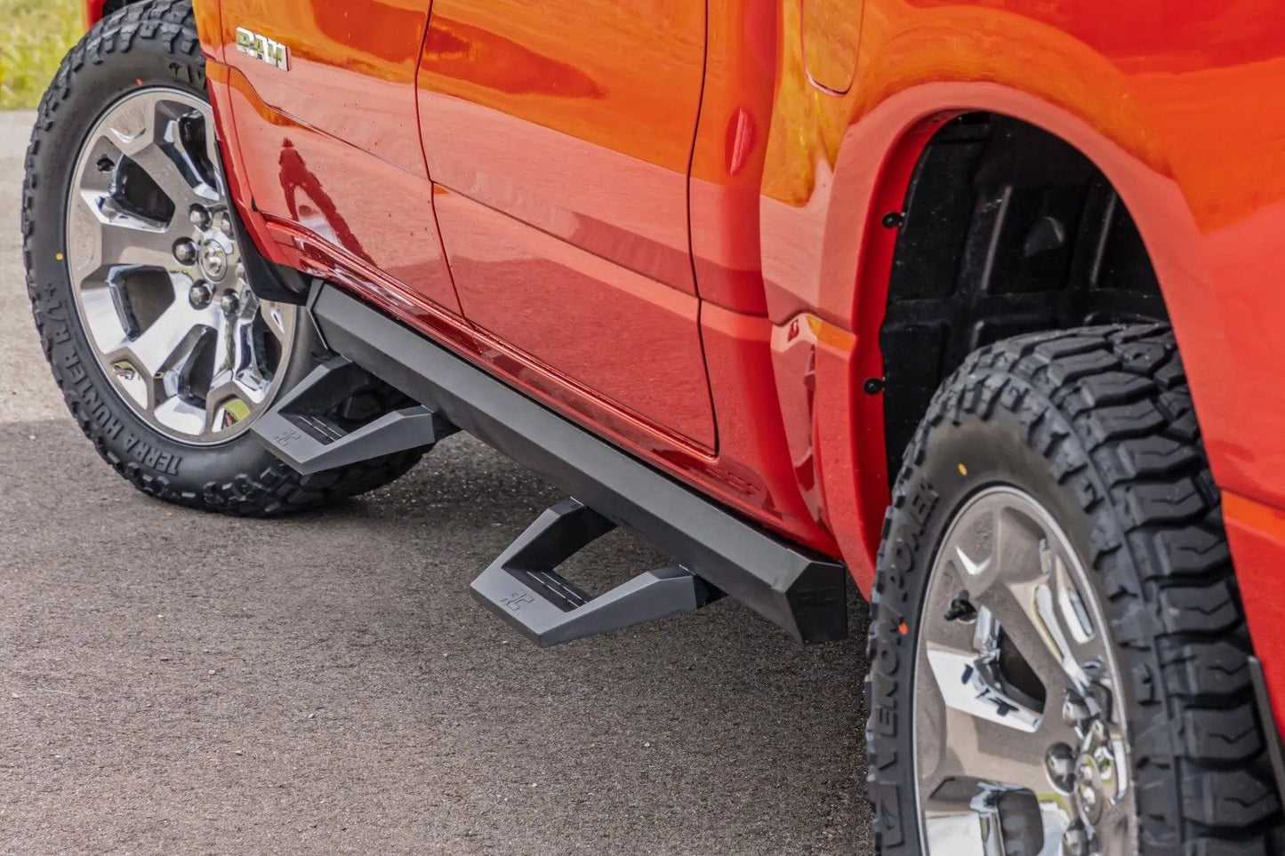Rough Country SRX2 Adj Aluminum Step | Crew Cab | Ram 1500 (19-26)/1500 TRX (21-24) by Rough Country