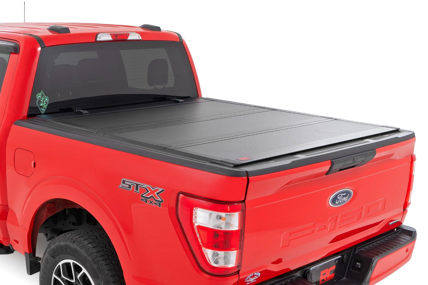 Жесткое трехсекционное складывающееся покрытие кузова | Кузов 5'7" | Ford F-150 2WD/4WD (2015-2020)