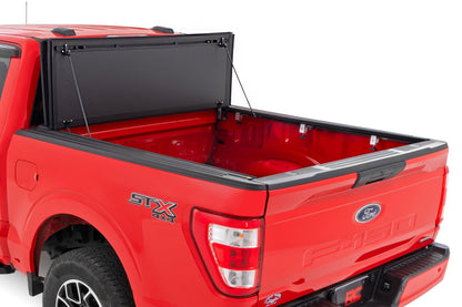 Жесткое трехсекционное складывающееся покрытие кузова | Кузов 5'7" | Ford F-150 2WD/4WD (2015-2020)