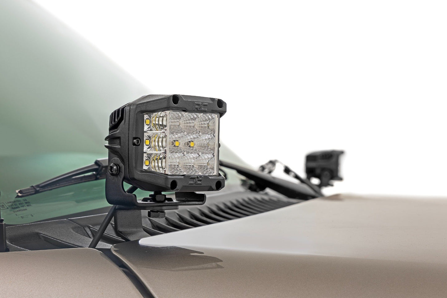 Kit de luces LED | Montaje en zanja | Par de 2" negras | DRL blanco | Chevy Silverado 1500 (99-06)