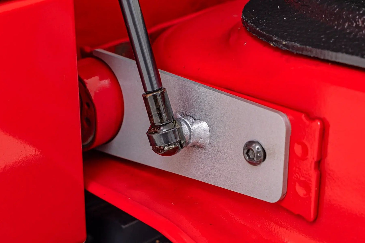Rough Country Tailgate Assist | Chevy/GMC 1500/2500HD/3500HD (07-18 & Classic) by Rough Country